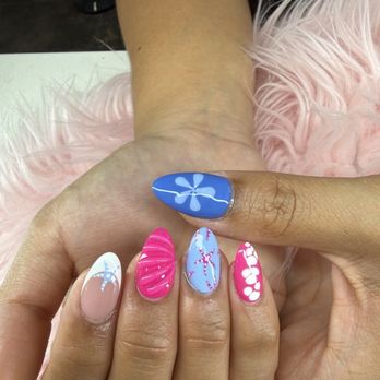 Holly’s Nails - Nail Salons Near Me - Cypress, California