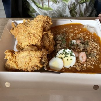 Jollibee - Palabok and Fried Chicken - Chicken Shop Near Me - Daly City, California Jollibee - Palabok and Fried Chicken - Chicken Shop Near Me - Daly City, California