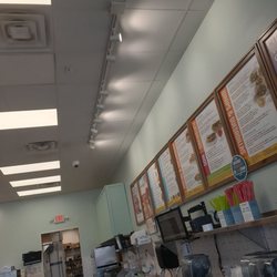 Tropical Smoothie Cafe - Nice and clean and the staff is really nice and seems to know what they are doing