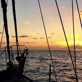 Sail Oahu - Sail Oahu sunset - Boating Near Me - Honolulu, Hawaii Sail Oahu - Sail Oahu sunset - Boating Near Me - Honolulu, Hawaii