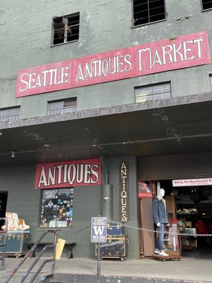Seattle Antiques Market by null