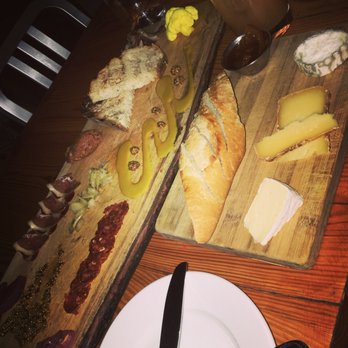 Leon's Full Service - Gastropubs Near Me - Decatur, Georgia