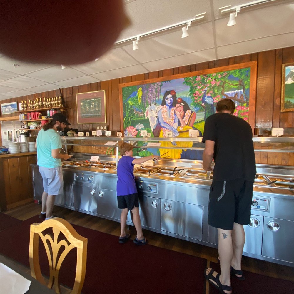 We had lunch buffet. Lots of choices and a couple of desserts.