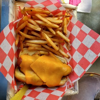 Speedo's Harborside Pub and Grill - Chili Cheddar Dog - American Near Me - Lake Geneva, Wisconsin