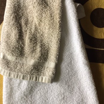 Super 8 by Wyndham Sherman - Dirty towels. - Hotels Near Me - Sherman, Texas