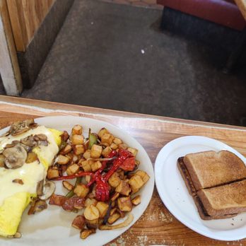 Mr. Perry's - Mushroom omelette and country potatoes, wheat toast - Breakfast & Brunch Near Me - Sacramento, California