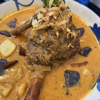 Lungo Thai Eatery - Lamb Shank Massaman - Breakfast & Brunch Near Me - Mountain View, California