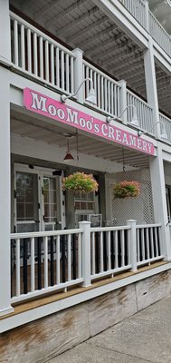 Moo Moo's Creamery - The World’s Best Ice Cream Shop by null