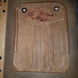 Pezi's Almhütte - Der Frontdeckel der Speisekarte - das ist dann aber leider auch schon alles, was hier "nett" aussieht
