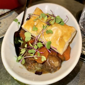 Banyans Craft Kitchen and Lounge - Oxtail pot pie - Cocktail Bars Near Me - Kailua, Hawaii Banyans Craft Kitchen and Lounge - Oxtail pot pie - Cocktail Bars Near Me - Kailua, Hawaii