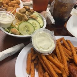 521 BBQ & Grill - Wings and fresh salad!!!