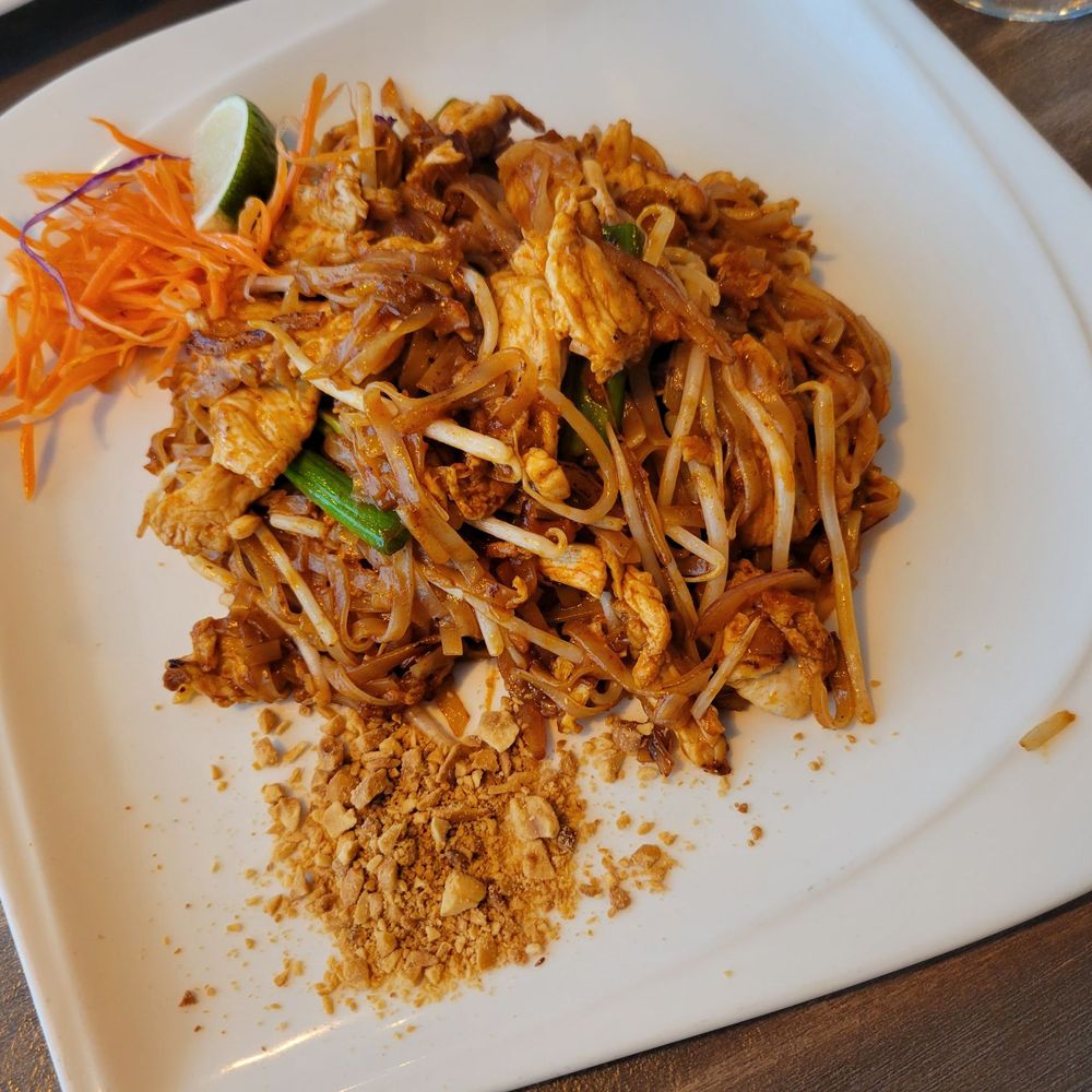 Esan Zap - Pad Thai chicken - Thai Near Me - Lacey, Washington Esan Zap - Pad Thai chicken - Thai Near Me - Lacey, Washington