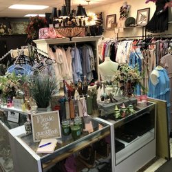 Carolina Kiss - Consign purses, boutique clothing