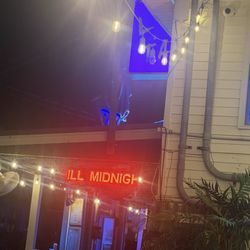 L Street Tavern 603 - Sign says kitchen open til midnight, rotating over and over and over..... at ten pm told it's closed... cool