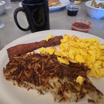 Jack's Restaurant & Bakery - Eggs hash brown and bacon - American Near Me - Bishop, California Jack's Restaurant & Bakery - Eggs hash brown and bacon - American Near Me - Bishop, California