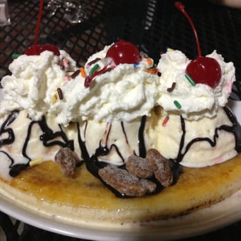 Avenue N - Banana split with candied pecans - New American Near Me - Rumford, Rhode Island