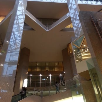 North American Centre - Lots of space and sunlight in the atrium - Property Management Near Me - North York, Ontario North American Centre - Lots of space and sunlight in the atrium - Property Management Near Me - North York, Ontario