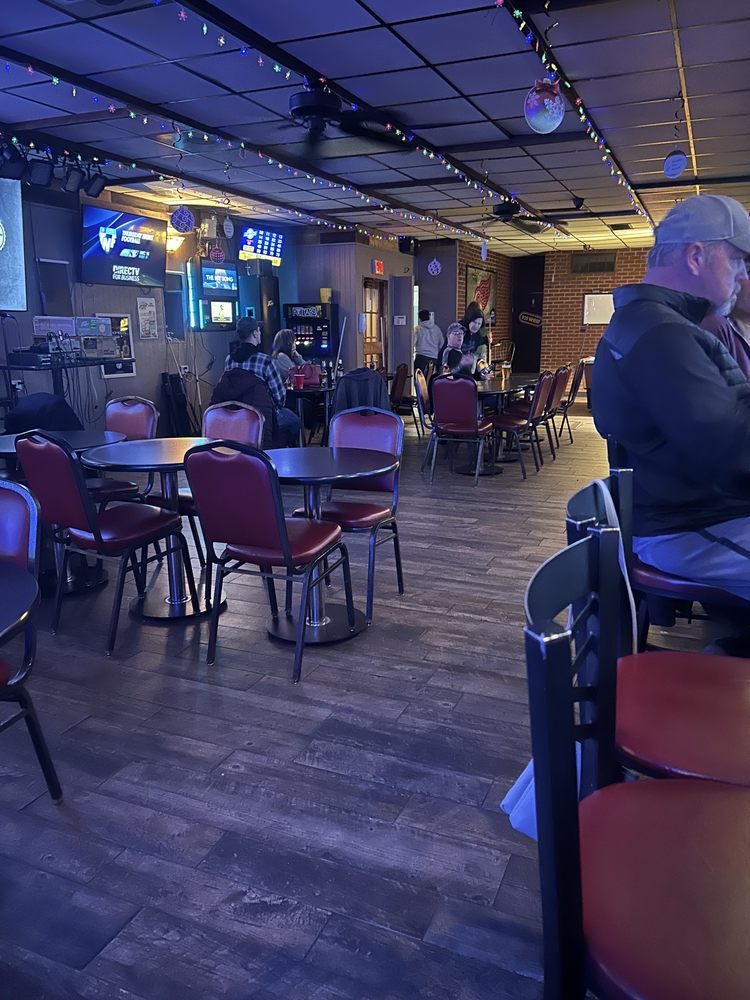 WHITE HORSE LOUNGE Updated September 2024 13 Reviews 12859 Eureka Rd, Southgate, Michigan