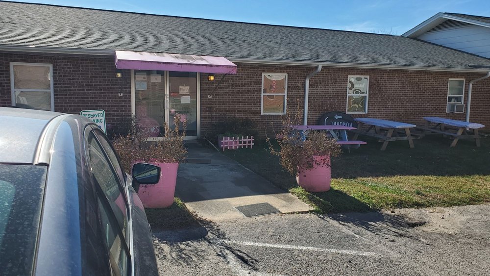 Willy's Cinnamon Rolls Logo