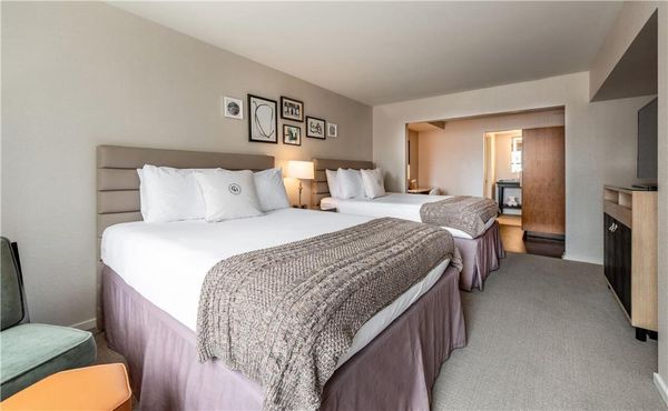 Claridge House Chicago, Tapestry Collection by Hilton by null