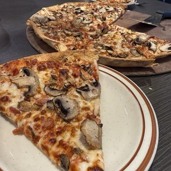Pizza Hut - Three toppings - Pizza Near Me - Lebanon, Indiana Pizza Hut - Three toppings - Pizza Near Me - Lebanon, Indiana