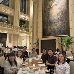 The dining in the lobby
