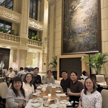 The Peninsula Manila - The dining in the lobby - Hotels Near Me - Makati, NCR