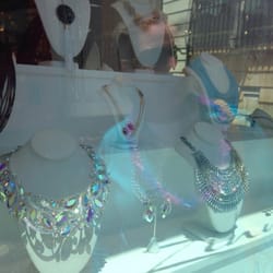 Zinnia Jewelry - Amazing display window!