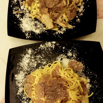 Osteria Barberini - Amazing fettuccine pasta with porcini musrhoom and black truffle. Egg pasta with white truffle - Seafood Near Me - Rome, RM Osteria Barberini - Amazing fettuccine pasta with porcini musrhoom and black truffle. Egg pasta with white truffle - Seafood Near Me - Rome, RM