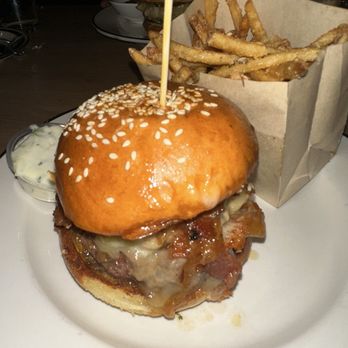 Flying Pig Pub & Kitchen - Pub Burger with Truffle Fries - Pubs Near Me - Oceanside, California