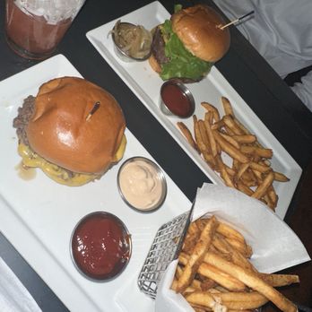 Zeppe's Tavern & Pizzeria - American Near Me - Naples, Florida