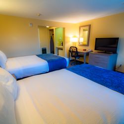 Hyannis Travel Inn - Taken on Sept 17, 2023 by John Huân Vu of San Jose, California. Not for commercial use or reproduction without explicit permission by owner.
