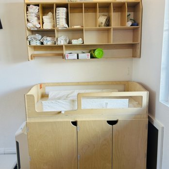 Okie Dockie - Changing table - Preschools Near Me - Los Angeles, California Okie Dockie - Changing table - Preschools Near Me - Los Angeles, California