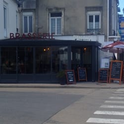 Brasserie d'en Face - Great location at the corner near the museum about the operations of D-Day and the beach