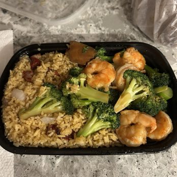 Shanghai Chinese Restaurant - Shrimp and broccoli with pork fried rice - Chinese Near Me - Shelton, Connecticut Shanghai Chinese Restaurant - Shrimp and broccoli with pork fried rice - Chinese Near Me - Shelton, Connecticut