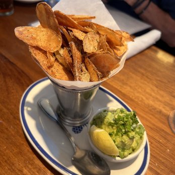 Hudson House - avocado dip - American Near Me - Dallas, Texas Hudson House - avocado dip - American Near Me - Dallas, Texas