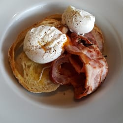 Elements Cafe - Poached eggs with manuka smoked bacon