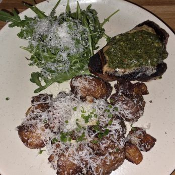 Moxies - Skirt steak and truffle parm (SALTY) potato upgrade - New American Near Me - Fort Lauderdale, Florida