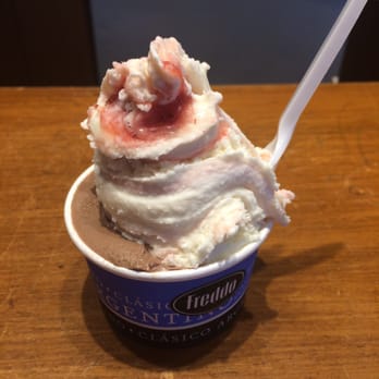 Freddo - Cup of crema de Santander rio and chocolate freddo - Ice Cream & Frozen Yogurt Near Me - Buenos Aires, C