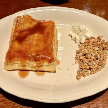 Old City Hall - Apple strudel - American Near Me - New Braunfels, Texas
