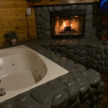Big Bear Manor Spa Cabins - Fireplace and a jetted bath tub - Ski Resorts Near Me - Big Bear Lake, California