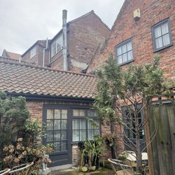 Earl Grey Tea Rooms - Back patio