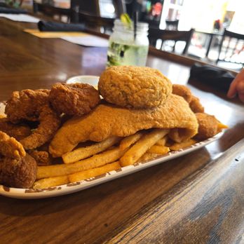 Tipsy Trumpet - Ultimate Fried Seafood platter - Bars Near Me - New Orleans, Louisiana