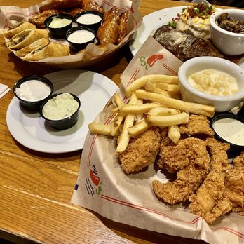 Chili's - Crispy Chicken Crispers Combo / Classic Sirloin* - 6oz / Triple Dipper - American Near Me - Buena Park, California