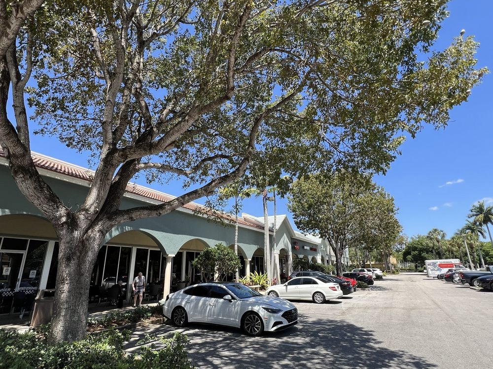 PLANTATION TOWNE SQUARE Updated October 2024 22 Photos 6901 W