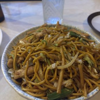 Akomeya - Chicken Lo Mein - Asian Fusion Near Me - Bluffton, South Carolina