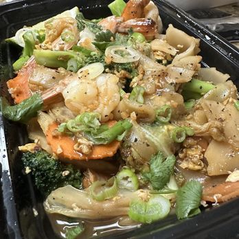 KATI Asian Cuisine - SHRIMP PAD SEE EW dinner to go - Asian Fusion Near Me - Juno Beach, Florida KATI Asian Cuisine - SHRIMP PAD SEE EW dinner to go - Asian Fusion Near Me - Juno Beach, Florida