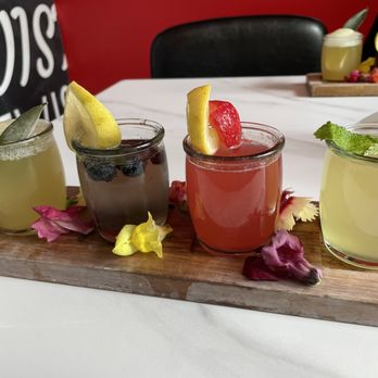 T's Brunch Bar - $40 mimosa float! - Breakfast & Brunch Near Me - Atlanta, Georgia T's Brunch Bar - $40 mimosa float! - Breakfast & Brunch Near Me - Atlanta, Georgia
