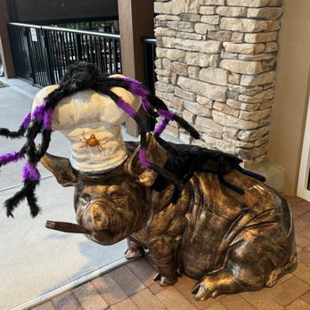 Willie Jewells BBQ - Pig out front decked out for Halloween - Barbeque Near Me - The Villages, Florida Willie Jewells BBQ - Pig out front decked out for Halloween - Barbeque Near Me - The Villages, Florida