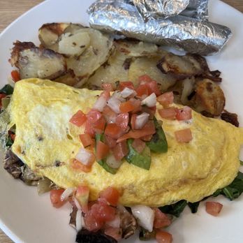 Broken Yolk Cafe - The Mom Omelet - Breakfast & Brunch Near Me - Meridian, Idaho